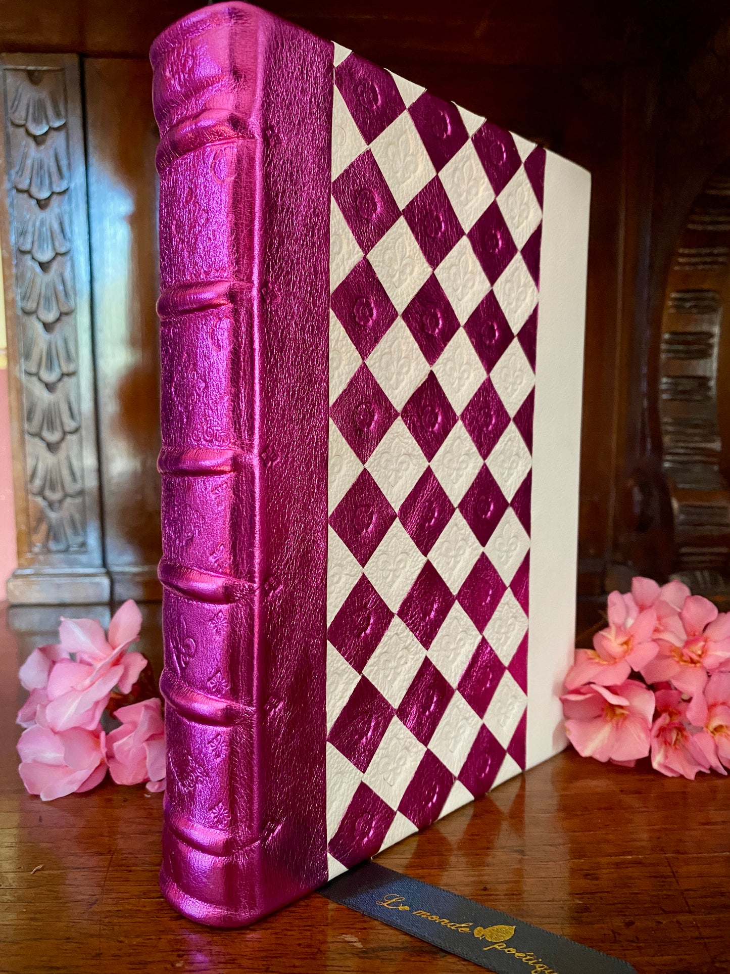 Harlequin in Snow white and Orchid Glow