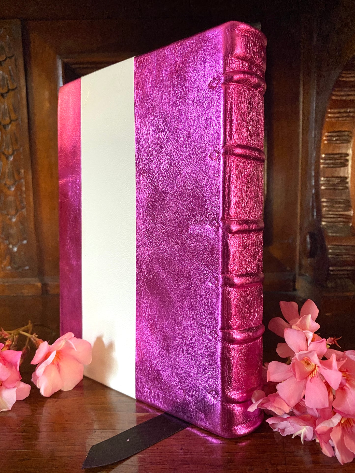Harlequin in Snow white and Orchid Glow