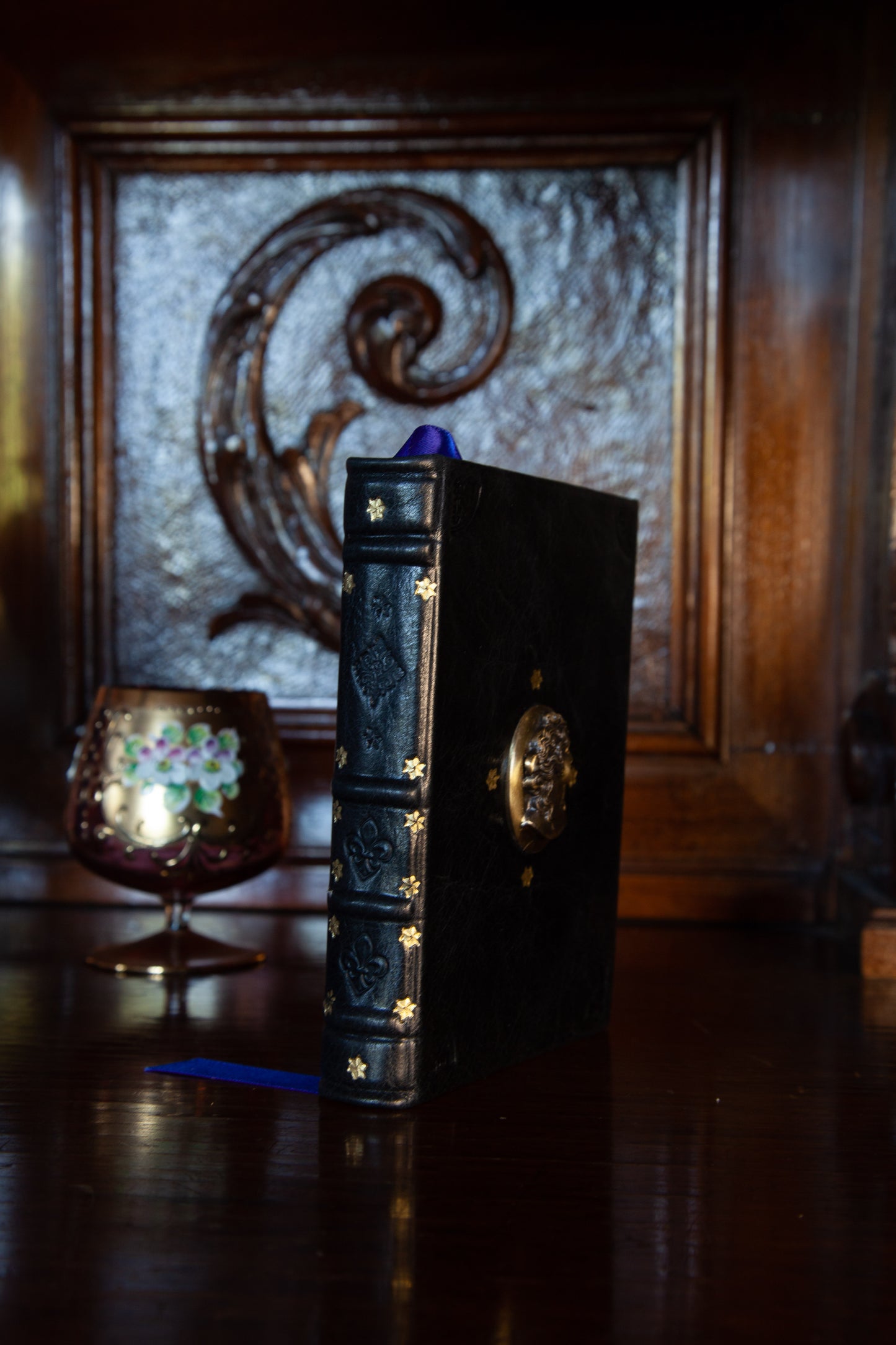 Sonneteer in Black gold